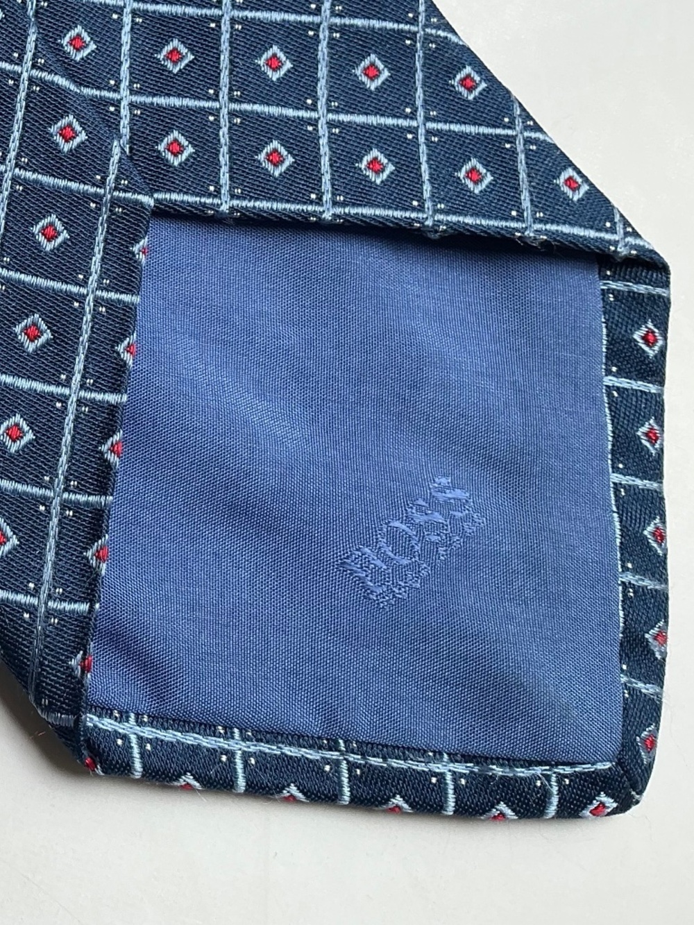 HUGO BOSS blue colour , red motifs elegant all Silk tie made in Italy 🇮🇹